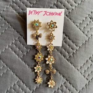 Betsey Johnson 3.5in Floral Bee Earrings NWT